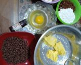 Foto langkah ke 1 dari resep Soft cookies (Double Chocolate Chip Cookies).