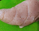 Foto del paso 1 de la receta: Pechuga de pollo con pimientos, jamón y queso