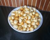 A picture of step 4 of Peri Peri Makhana.