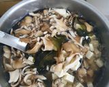 味噌豆腐菇菇湯的食譜步驟2照片