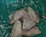 รูปขั้นตอนการทำที่ 2 ของ ปีกไก่กลาง ทอดน้ำปลา​
