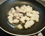 Foto del paso 1 de la receta: Arroz con sepia y coles de Bruselas