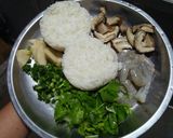 รูปขั้นตอนการทำที่ 1 ของ ข้าวต้มกุ้ง