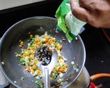 A picture of step 1 of Manchow soup.