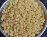 A picture of step 1 of Macaroni white sauce pasta with garlic bread.