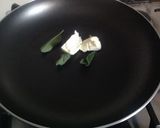 Foto del passaggio 14 della ricetta Ravioli con ripieno di gamberi, amaretti e patata, su crema di asparagi e fonduta di ricotta salata