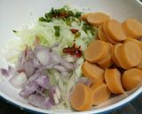 รูปขั้นตอนการทำที่ 1 ของ ยำแตงร้านไส้กรอกไก่