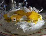 Une image de l'étape 4 de Pavlova individuelle coco mangue passion.