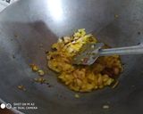 A picture of step 1 of Black pepper and curry leaves chicken.