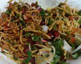A picture of step 5 of Chinese chatpati bhel.