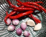 Foto langkah ke 2 dari resep Sambal Teri Tempe Kacang Tanah.