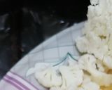 A picture of step 3 of Gobhi pakora.