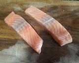 Foto del paso 1 de la receta: Rollitos de salmón y anguriñas sobre parmentier