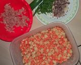 Foto langkah ke 1 dari resep Risol Isi Ayam Sayur.