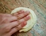 A picture of step 3 of Khasta kararay parathay.