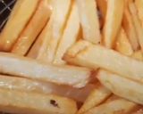 A picture of step 2 of Fried french fries.