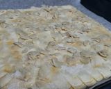 Foto del paso 5 de la receta: Coca de hojaldre rellena de chocolate blanco