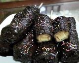 Foto langkah ke 7 dari resep Chocolate Corndog isi Keju dari Roti Tawar.