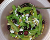 Foto del paso 2 de la receta: Ensalada de ejotes con arándanos y queso panela
