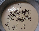 Foto del paso 4 de la receta: Bizcocho de yogurt con bolitas chocolateadas