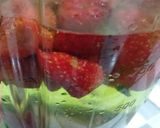 Foto langkah ke 3 dari resep Jus strawberry.