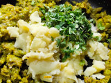 આલુ મટર પરાઠા (Aloo Matar Paratha Recipe In Gujarati)