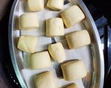 A picture of step 8 of Milk mantou.