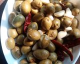 ম্যারিনেটেড জলপাই রেসিপির ধাপ 3 ছবি