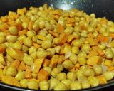 Foto del paso 5 de la receta Ensalada de garbanzos con boniato y salsa de yogurt