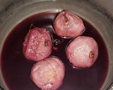 Foto del paso 2 de la receta: Peras al vino tinto 🍐🍷 😉