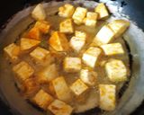 A picture of step 5 of Schezwan matar paneer corn masala.
