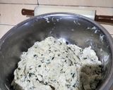 Foto langkah ke 4 dari resep Kripik Bawang Seledri / Stik Bawang/Cimi-cimi Bawang Tanpa Telur.