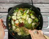 A picture of step 3 of Giouvetsi with Chicken.