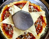 A picture of step 4 of Fantasy pizza.