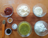 Foto del paso 2 de la receta: Dedos de pollo horneados con dips rosa y verde light