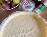 Une image de l'étape 1 de Tarte figues, chèvre et pignons.