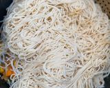 A picture of step 4 of Stir fry spaghetti.