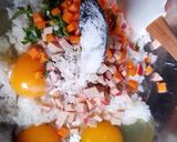 Foto langkah ke 3 dari resep Omelet nasi.