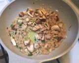 Foto langkah ke 2 dari resep Bubur Jamur Ayam - MPASI.