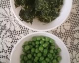 A picture of step 1 of Green Pea-Spinach Soup.