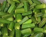 A picture of step 1 of Aloo Bhindi/ Okda Sabji.
