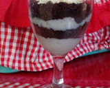 A picture of step 7 of Oreo Cheese Cake in A Glass.