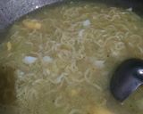 Foto langkah ke 3 dari resep Sarapan mi sayur telur.