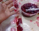 Foto langkah ke 5 dari resep Es lilin strawberry lembut.