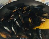 Foto del paso 4 de la receta: Paella sencilla de choros y gambas al vino blanco!