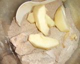 Foto del paso 3 de la receta: Pastel con yogur griego con manzana y nueces