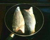 Foto del paso 1 de la receta Lubina con vinagreta de tomate