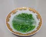 Foto langkah ke 2 dari resep Tumis Buncis Ayam Pedas.