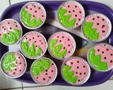 Foto langkah ke 5 dari resep Cupcake Karakter Strawberry.