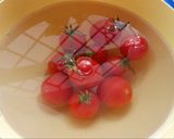 Foto del paso 1 de la receta Ensalada de Tomates, Queso fresco, Rúcula y Sardinas en lata
